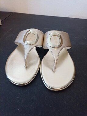 Rare Anne Klein Women's Gia Leather Flip-Flop [Light Gold] Akgia NEW!! US 7.5